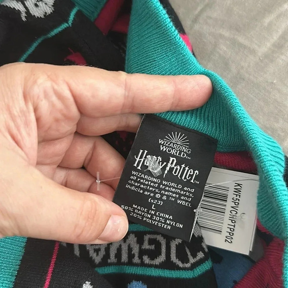 NWT Bioworld Harry Potter Hogwarts House Holiday Cardigan Sz L & XL - Picture 9 of 11